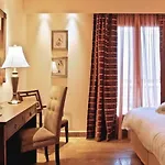 Selestina Boutique Hotel Karpenísion