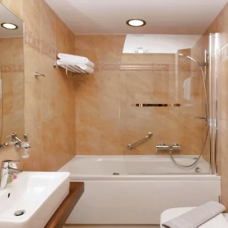 Selestina Boutique Karpeníszi